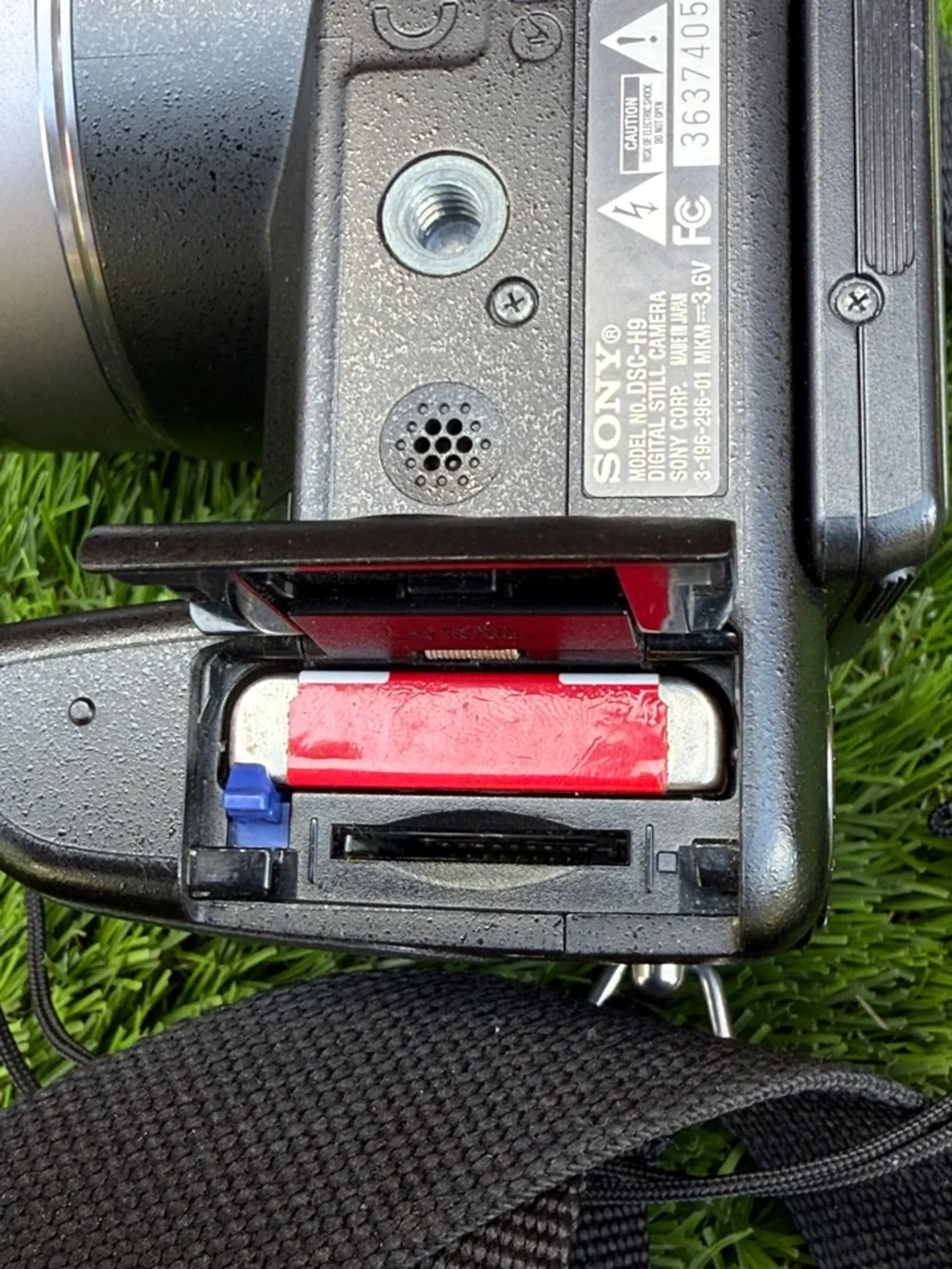 Sony Black Bridge Camera with Carl Zeiss Lens and Branded Strap